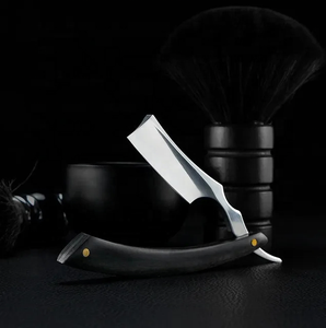 Navaja de barbero de hoja única de calidad premium al por mayor, de filo recto, negra, con mango de madera quirúrgica Tegra personalizable - Product Image 3
