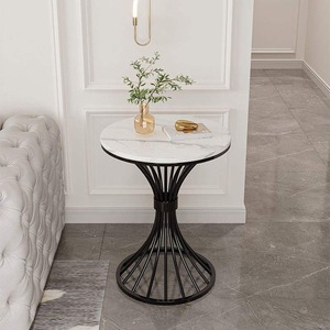 Table d'appoint ronde moderne, plateau en contreplaqué aspect marbre blanc avec cadre doré, table d'appoint de luxe pour salon et chambre à coucher - Product Image 3