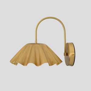 Applique murale moderne en laiton avec abat-jour cannelé, luminaire d'intérieur, décoration de chambre - Product Image 1