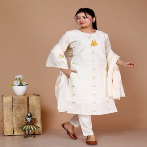 Conjunto de Kurta de Boda Tradicional India/Pakistaní de Algodón Blanco Elegante para Mujer NIYANI, Bordado Floral Delicado, Dupatta Suave - Product Image 3