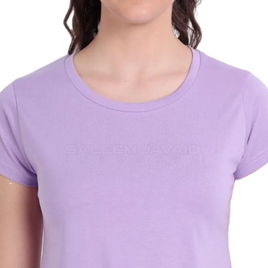 ชุดเสื้อยืดและกางเกงขาสั้นสำหรับผู้หญิง ฤดูหนาว ทรงหลวม ชายเสื้อโค้ง แขนสั้น ความยาวเหนือเข่า สไตล์ลำลอง ผลิตแบบ OEM ผลิตในประเทศบราซิล ปี 2026 - Product Image 4