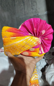 ผ้าโพกศีรษะผ้าไหมลายชาติพันธุ์ สีชมพูเหลือง แบบสองด้าน ผ้าซาติน สำหรับผู้ใหญ่ทุกเพศทุกวัย ใช้ได้ทุกฤดู สไตล์อินเดีย - Product Image 1