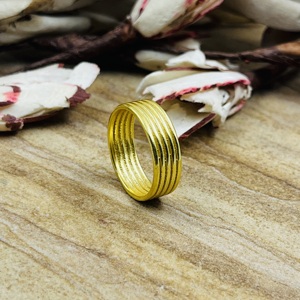 Anillo Geométrico de Varias Capas de Última Moda, Anillo Minimalista de Latón para Hombre, Chapado en Oro de 18K, Diseño de Múltiples Líneas para Venta al por Mayor/OEM/ODM - Product Image 5