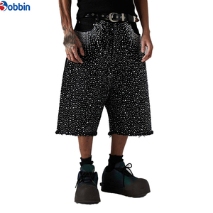 Shorts en jean décontractés d'été pour hommes, style hip-hop, délavés, avec strass, coupe ample et personnalisée, par les fabricants de vêtements - Product Image 1