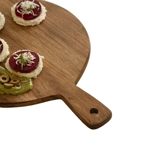 แผ่นไม้กันลื่นขนาด 39.25 ซม. x 29 ซม. หนา 1.25 ซม. สำหรับเสิร์ฟและหั่นพิซซ่า เป็นมิตรกับสิ่งแวดล้อม ล้างในเครื่องล้างจานได้ พร้อมหูจับ - Product Image 2