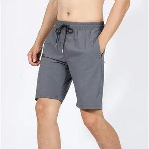 Shorts Bermuda pour Hommes Gris Respirants Écologiques à Séchage Rapide avec Taille Élastique et Poches Style Sport Casual - Product Image 1