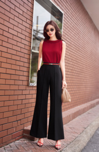 กางเกงขายาวเอวสูงทรงขากว้างสำหรับผู้หญิง ผ้าเครปสีดำล้วน รุ่น PEGGY เหมาะสำหรับใส่ทำงาน ดีไซน์หรูหรา - Product Image 2