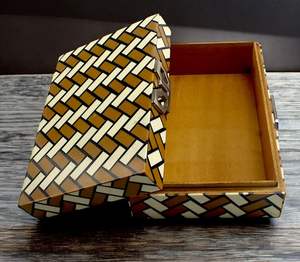 Boîte à bijoux élégante et moderne en résine, artisanale, avec un motif unique et élégant, solution de rangement idéale pour les bijoux et accessoires - Product Image 6