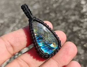 Collar Colgante de Macramé Azul Hecho a Mano con Cadena de Bambú, Piedra Preciosa Natural, Estilo Boho Tribal, Cristal Curativo, Budismo, Mariposa - Product Image 5