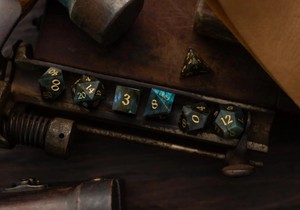 Juego de dados de resina negra con números arcoíris, formas irregulares pintadas a mano artísticas para coleccionismo artístico - Product Image 4