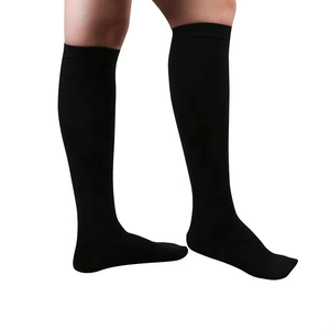 Chaussettes de compression graduée noires en nylon côtelées élastiques pour femmes, hauteur genou, 15-20 mmHg, grandes tailles - Product Image 5