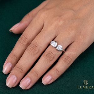 Anillo Toi Et Moi con Diseño de Dos Piedras en Oro Blanco, Diamante Cultivado en Laboratorio, Corte Pera para Mujer, VVS, Certificado IGI - Product Image 3