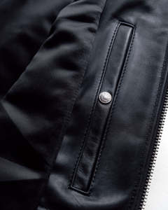 Chaqueta de Motociclista de Cuero Genuino Negro para Hombre, Cuello Alto, Cierre de Cremallera, Corte Regular, Estilo Casual Otoñal - Product Image 3