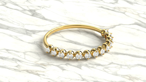 Anillo de media eternidad delicado y apilable con diamantes cultivados en laboratorio de corte brillante redondo, chapado en oro de 18K y 14K, con diseño festoneado y engaste compartido. - Product Image 3