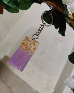Llavero de Resina Personalizado con Grabado de Nombre, Elegante Regalo Hecho a Mano para Amigos y Familiares - Product Image 5