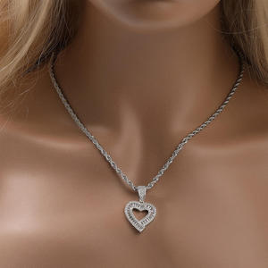 Pendentif Cœur en Argent 925 avec Moissanite, Bijou de Luxe Hiphop pour Soirée, Cadeau Tendance Personnalisable - Product Image 3