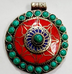 Colgantes Religiosos Tibetanos de Mariposa en Aleación con Turquesa y Baño de Plata Antigua - Product Image 3