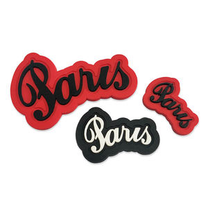 Etiqueta de PVC personalizada OEM ODM para mochilas, chaquetas y gorras, etiqueta de goma de PVC duradera para coser en accesorios de moda en PAKISTÁN - Product Image 1