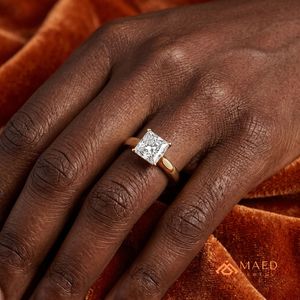Anillo de Compromiso de Oro con Corte Princesa para Mujer, Joyería Nupcial, Estilo Elegante y Moderno - Product Image 5