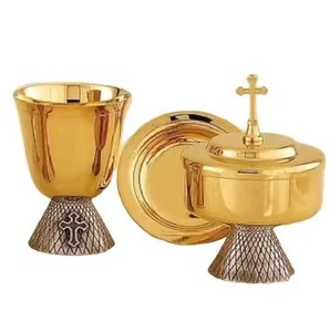 ชุดถ้วยศีลมหาสนิทและจานรองทองเหลืองแบบดั้งเดิมสำหรับการนมัสการ - Product Image 2