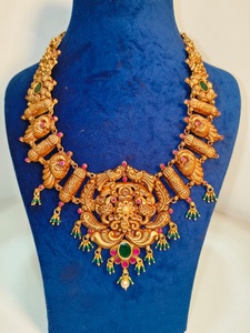 Parure de bijoux vintage en or antique style temple Lakshmi avec pierre Kemp, traditionnelle du sud de l'Inde, pour mariée, fiançailles, fête, mariage, anniversaire - Product Image 2