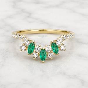 Anillo de Diamantes Redondos Brillantes Cultivados en Laboratorio con Certificación IGI de Oro Amarillo de 14K con Piedras Laterales Verdes de 0.9CT VS1 Color F, Anillo de Lujo para Mujer - Product Image 1