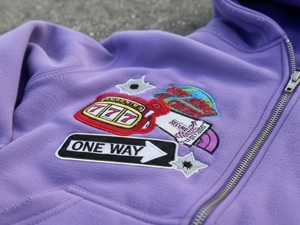 เสื้อฮู้ดผ้าเนื้อนุ่มคุณภาพสูงแบบสั่งทำพิเศษ ทนทานต่อการซักซีดจาง ออกแบบเพื่อความสบายสูงสุดและสไตล์สตรีทแวร์ทันสมัย - Product Image 4