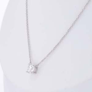 Pendentif en diamant de laboratoire multi-formes (Ovale, Poire, Cœur, Taille Émeraude), avec double halo, médaillon, pavé intégral, longue attache, cadeau - Product Image 2