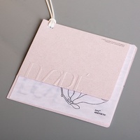 Étiquettes suspendues personnalisées en papier écologique certifié pour chaussures et sacs – Gaufrage à chaud imprimé, luxe minimaliste