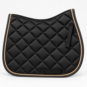 Tapis de selle pour chevaux de couleur personnalisée, dotés d'une doublure respirante, d'un tissu extérieur résistant et d'un soutien rembourré pour différents sports équestres. - Product Image 4