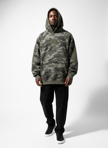 Sweat-shirts à capuche camouflage personnalisés de qualité supérieure en vert, coupe ample classique, manches raglan, tissu molletonné français, avec poche. - Product Image 5