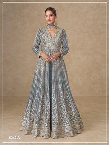 Ensemble de robes assorties mère-fille en tulle doux, entièrement cousues, pour fêtes, mariages, anniversaires et occasions festives - Product Image 3