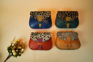 Nuevo estilo de cuero reciclado de Color rechoncho Sling Bag de alta calidad Animal Print Fur Leather Handbag Women 2 en 1 Reversible Handbag - Product Image 2