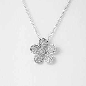 Collier pendentif trèfle pavé en or blanc et jaune 14 carats de luxe avec diamant de laboratoire taille radiant 0,71 ct certifié IGI – Bijoux fins - Product Image 1