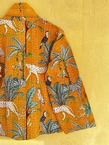 Veste Kantha en coton matelassé à séchage rapide pour femme, avec patchwork animalier brodé, col en V, manches longues, style bohème, pour la vente en gros - Product Image 3
