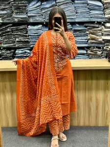 Conjunto de Kurti Recto con Estampado Bandhani Morado, Pantalón y Dupatta, Ropa Étnica India y Pakistaní para Mujer, Ropa Casual para Festivales - Product Image 4