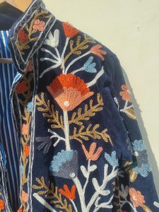 Abrigo de invierno de terciopelo elegante con bordado Suzani, hecho a mano, con arte floral folclórico, estilo bohemio étnico, para mujer, estilo vintage, con cuello alto y de algodón. - Product Image 6