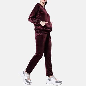Ensemble de survêtement en velours pour femme avec strass personnalisés OEM, comprenant un sweat à capuche court et un pantalon évasé, ensemble de jogging deux pièces pour femme, tenue décontractée - Product Image 3
