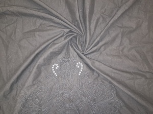 Oferta Especial: Vestidos Coordinados para Niños de Algodón Negro Ligero de Primera Calidad con Bordado de Tela, Damasco Tono sobre Tono, Trabajo de Ojal y Calado - Product Image 5