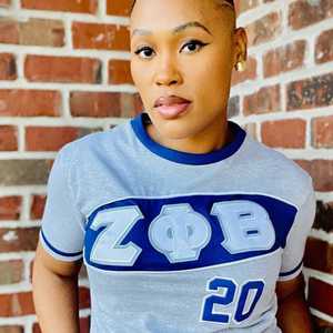 เสื้อยืดเซต้า ฟิ เบต้าสีเทาพรีเมี่ยม ปักตัวอักษรกรีกสีน้ำเงิน เสื้อยืดผู้หญิงทรงสปอร์ตสวมใส่สบาย - Product Image 6