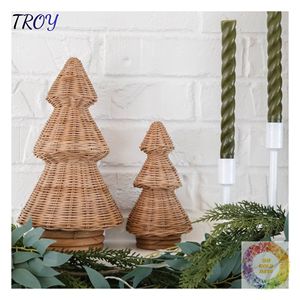 Sculpture d'arbre de Noël en rotin naturel pour les intérieurs de boutiques, la décoration des cafés, les présentoirs d'hôtels et la décoration rustique de la maison - Product Image 2
