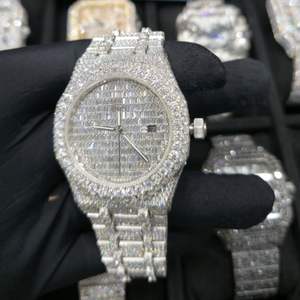 Montre classique pour homme avec cadran Buggute entièrement serti de diamants Moissanite ronds, idéale comme cadeau - Product Image 3