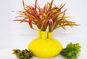 Jarrón de Diseño Simple de Alta Calidad con 3 Orificios, Recubierto de Polvo Amarillo, Estilo Moderno para Hogar de Lujo, Gran Venta - Product Image 4