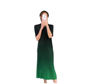 Robe midi en tricot à col rond, couleur unie, manches courtes, coupe ajustée, décontractée, pour tous les jours, tissu acrylique respirant - Product Image 3