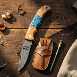 มีดพับเหล็กดามัสกัส ด้ามไม้มะกอกและหินเทอร์ควอยซ์ พร้อมปลอกมีดพกพา EDC สำหรับล่าสัตว์ ตั้งแคมป์ มีดสั่งทำพิเศษ OEM - Product Image 1