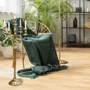 Porte-bougie de Noël en métal haut de gamme, arrangement de table moderne, porte-bougie artistique contemporain fait main pour intérieurs de luxe - Product Image 1