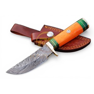 Couteau de chasse OEM en acier Damas, fait main, à lame pleine, pour le camping en extérieur, avec garde en laiton et étui en cuir - Product Image 1