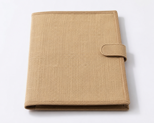 แฟ้มธุรกิจผ้ากระสอบป่านสีเบจ ปกมีลายพร้อมสายรัดปิด - Product Image 1