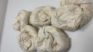 Ruban en soie de sari recyclée pour la teinture, le tissage, la fabrication de bijoux, l'artisanat textile, les pompons, l'emballage cadeau et la décoration artisanale de la maison - Product Image 2