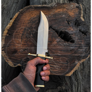 Cuchillo Bowie Artesanal para Caza con Guardacuchillo de Latón y Mango de Madera – Hoja Pulida para Uso en Exteriores - Product Image 3
